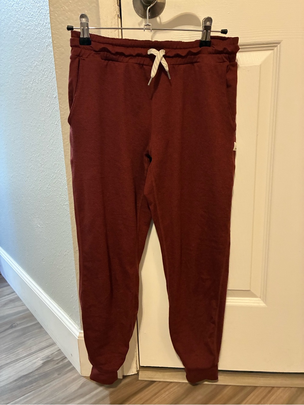 Vuori Kids Drawstring Joggers - Burgundy